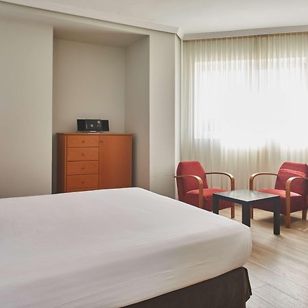 Silken Luis De Leon Hotel Екстериор снимка