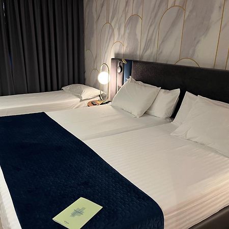 Silken Luis De Leon Hotel Екстериор снимка