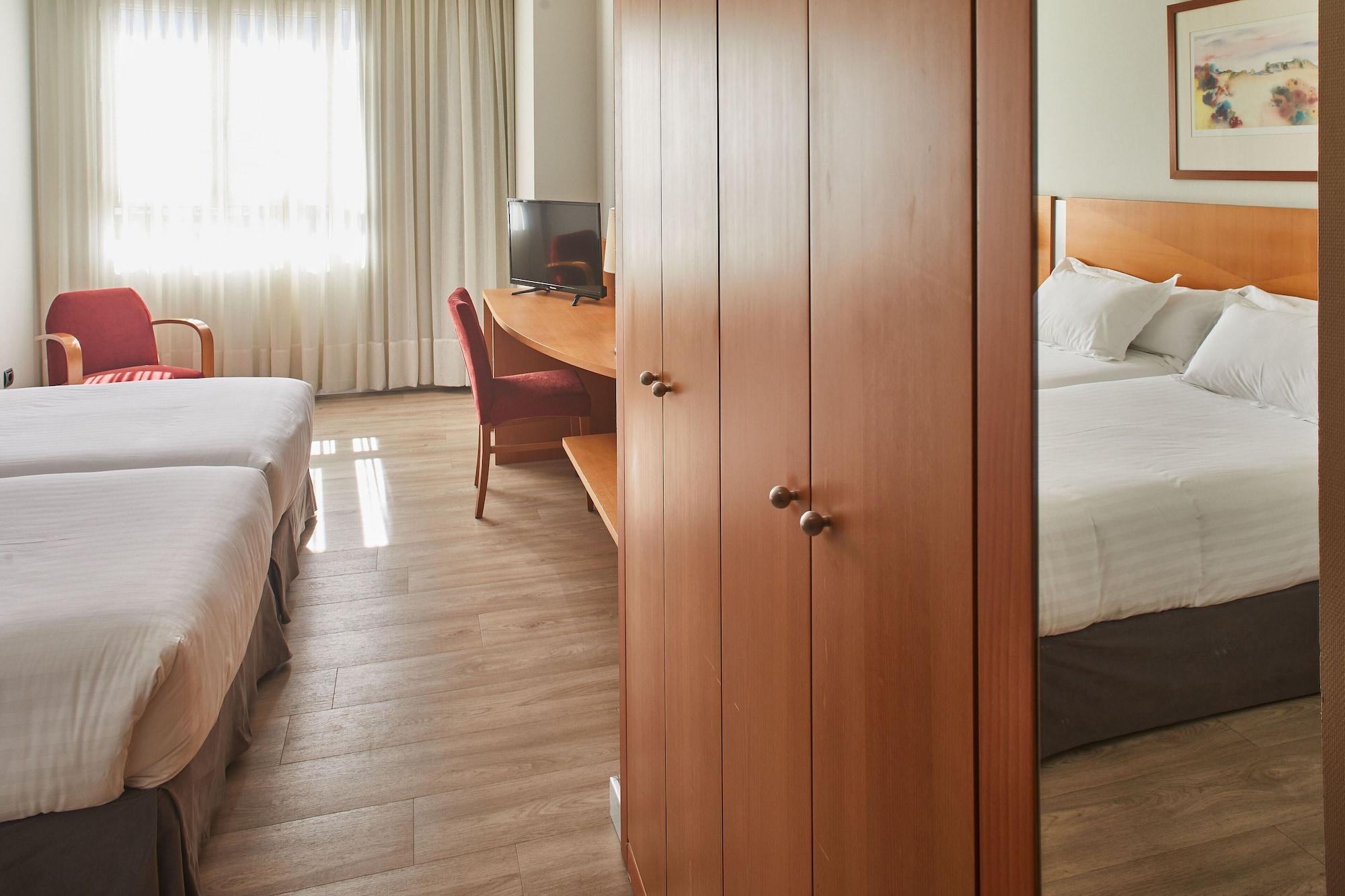 Silken Luis De Leon Hotel Екстериор снимка