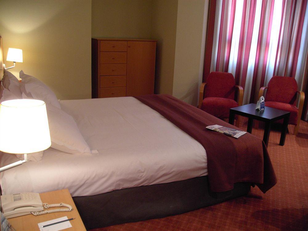 Silken Luis De Leon Hotel Стая снимка