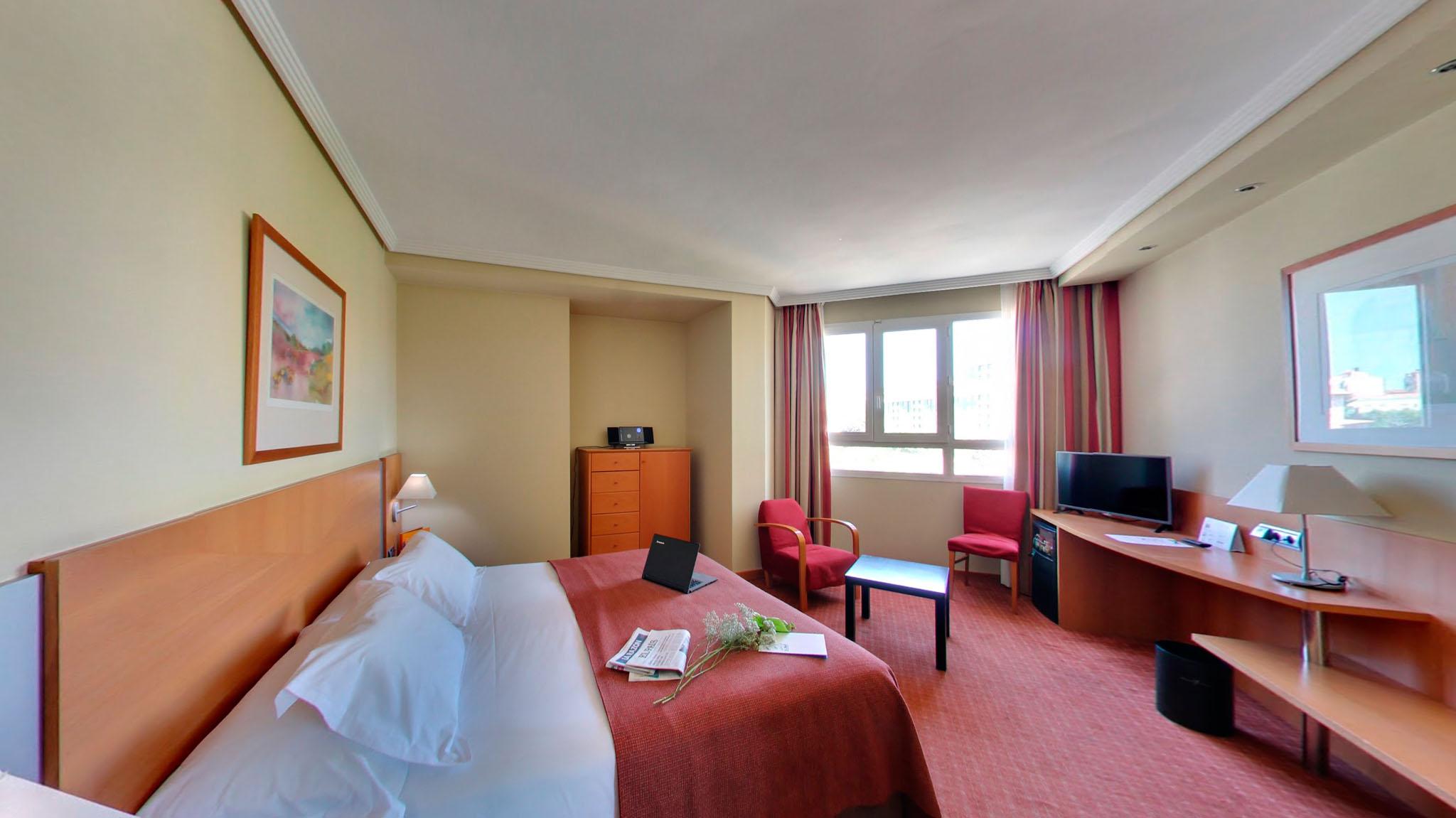 Silken Luis De Leon Hotel Екстериор снимка