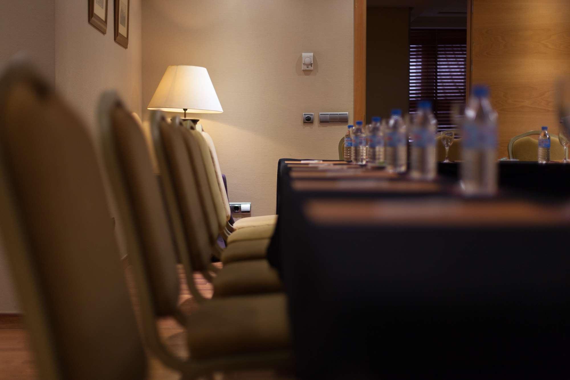 Silken Luis De Leon Hotel Екстериор снимка