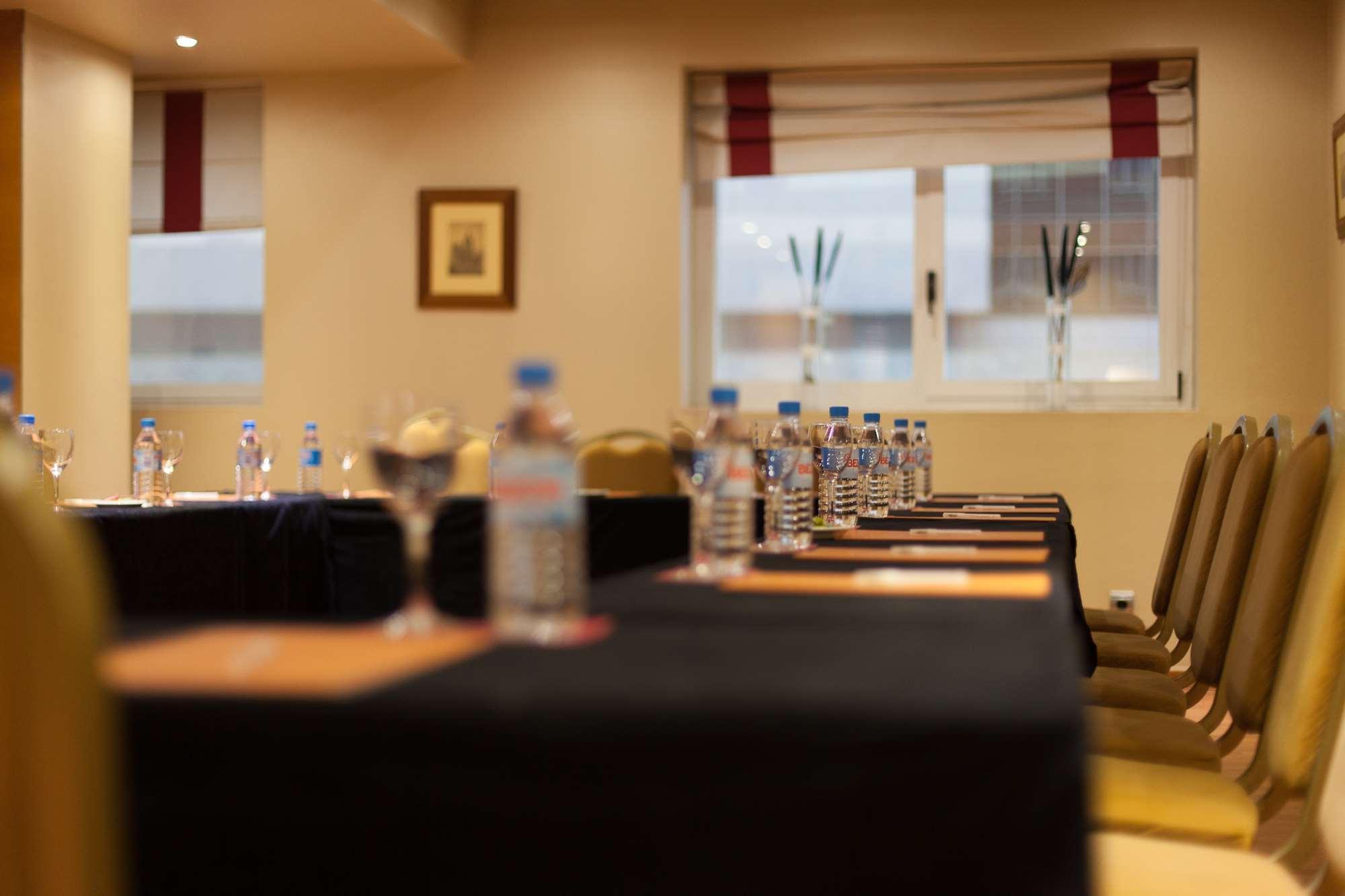 Silken Luis De Leon Hotel Екстериор снимка