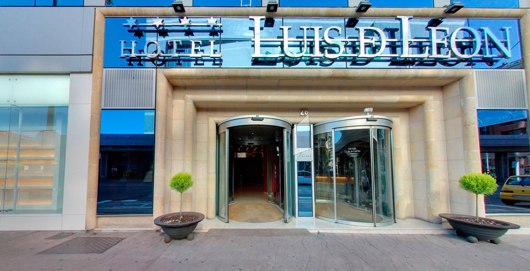 Silken Luis De Leon Hotel Екстериор снимка