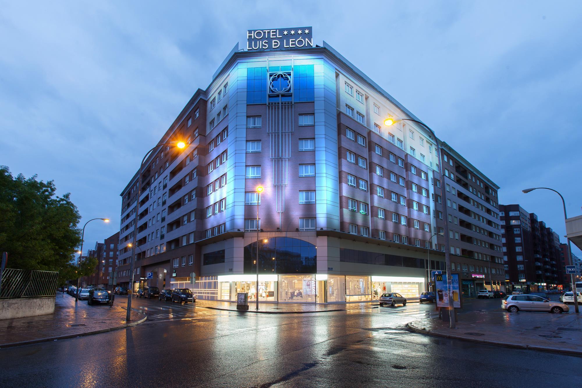 Silken Luis De Leon Hotel Екстериор снимка