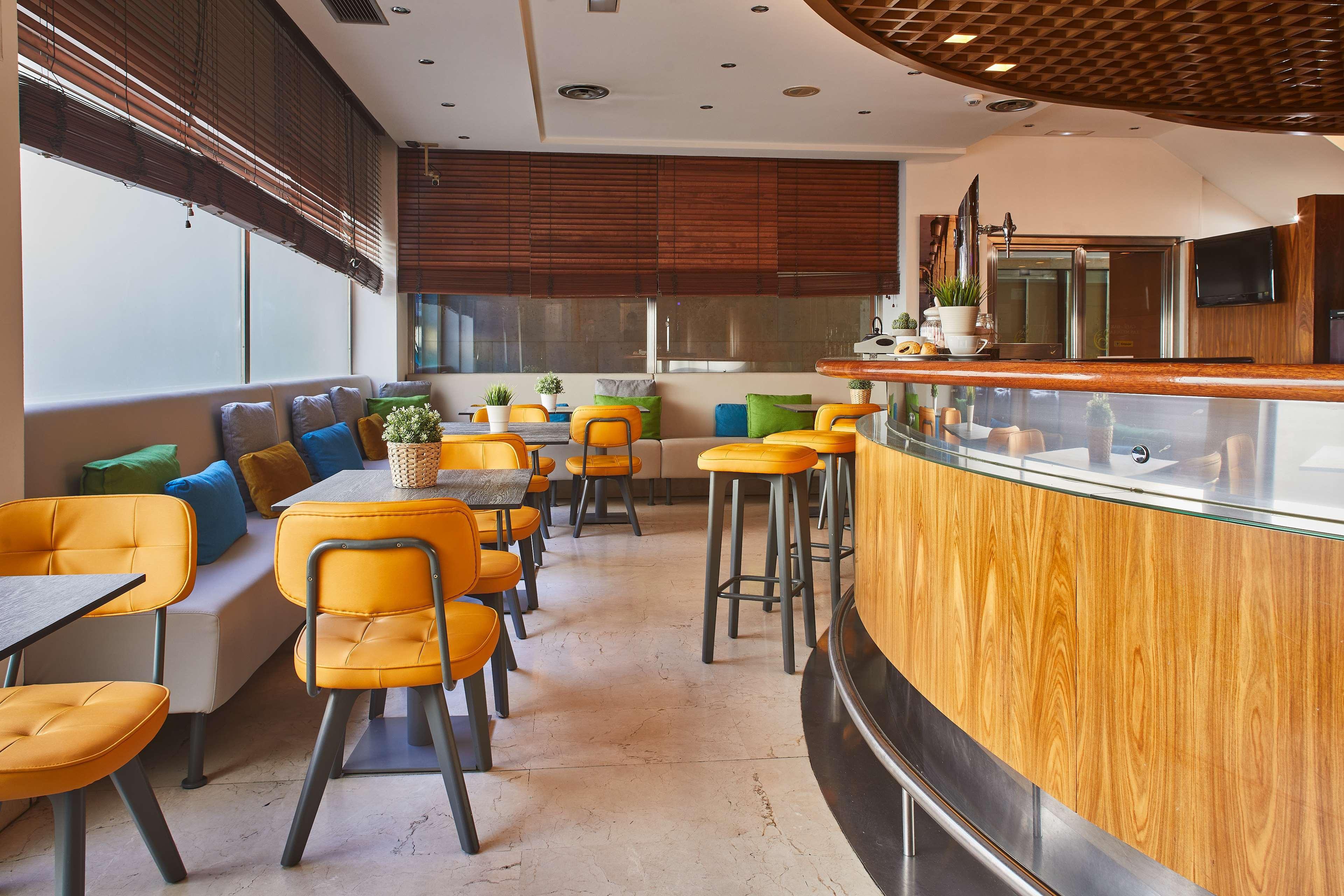 Silken Luis De Leon Hotel Екстериор снимка