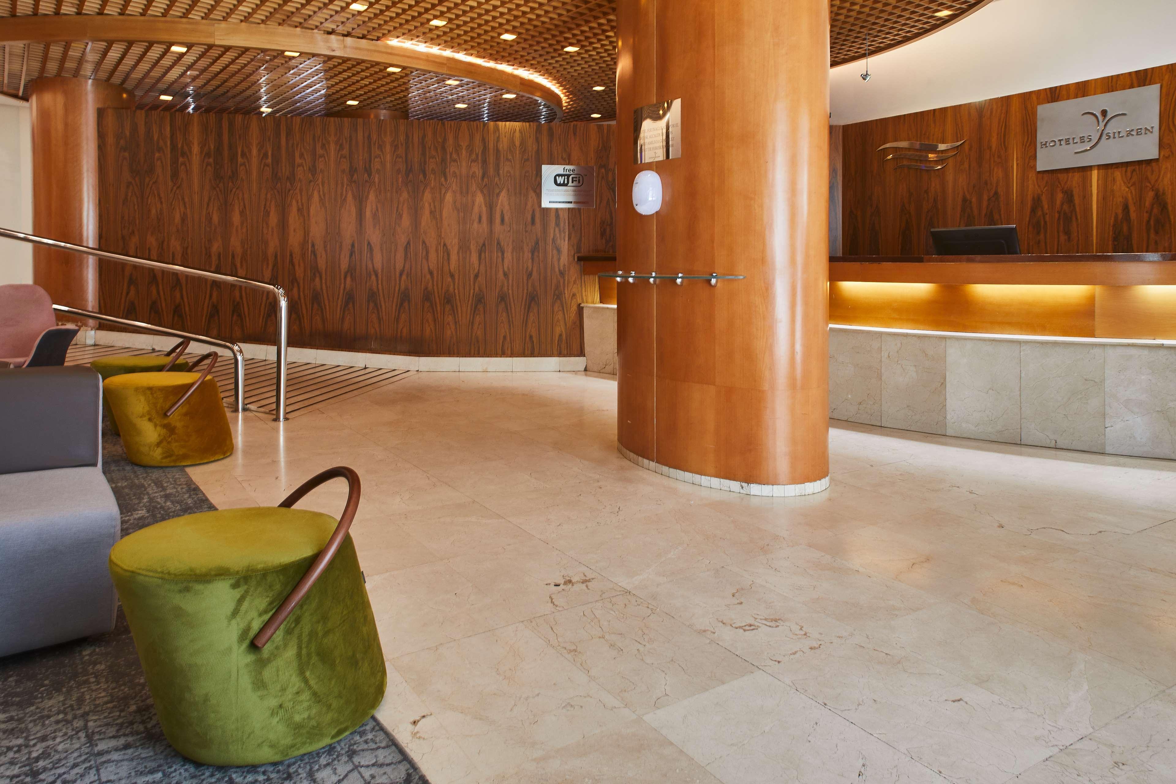 Silken Luis De Leon Hotel Екстериор снимка