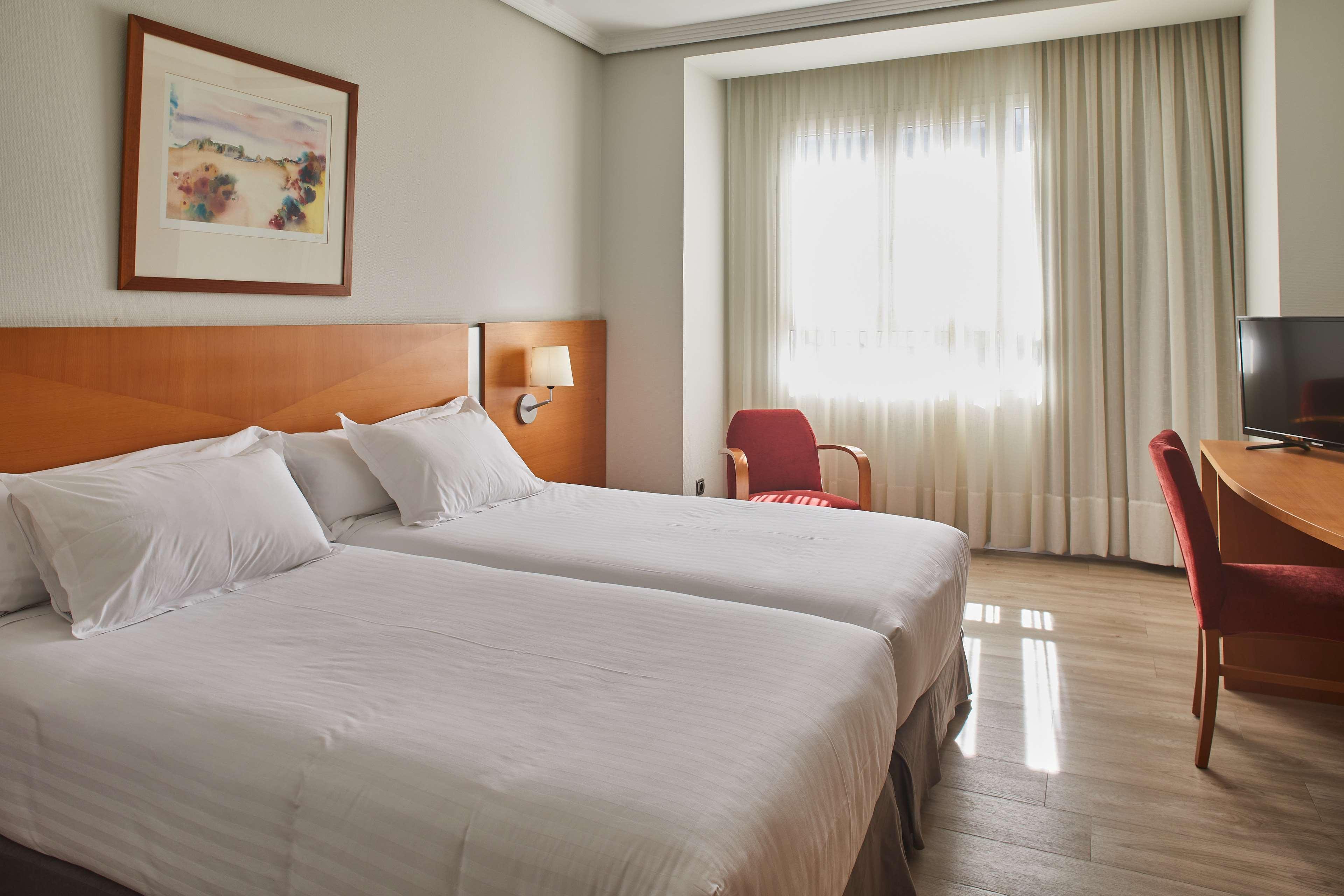 Silken Luis De Leon Hotel Екстериор снимка