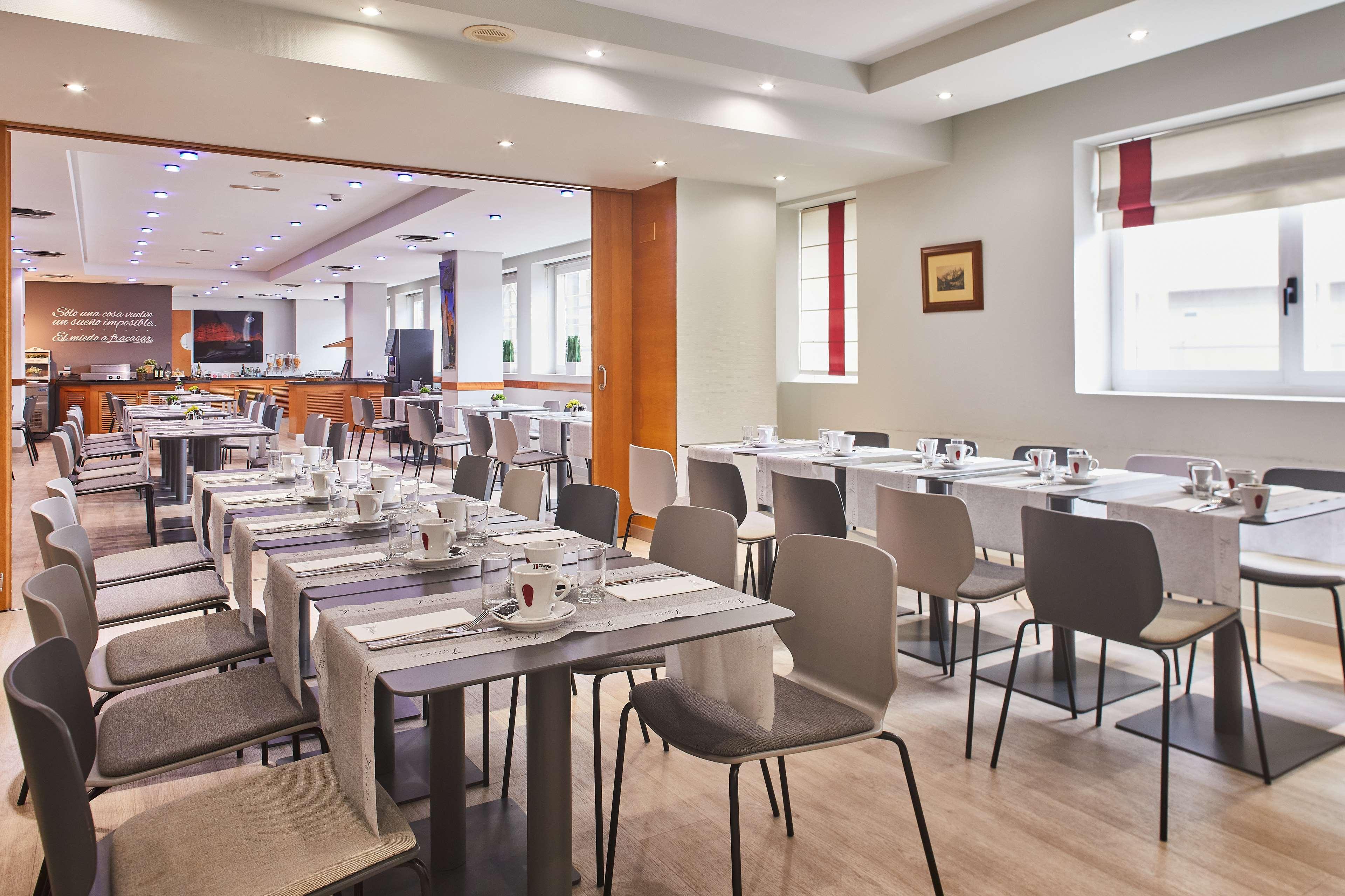 Silken Luis De Leon Hotel Екстериор снимка