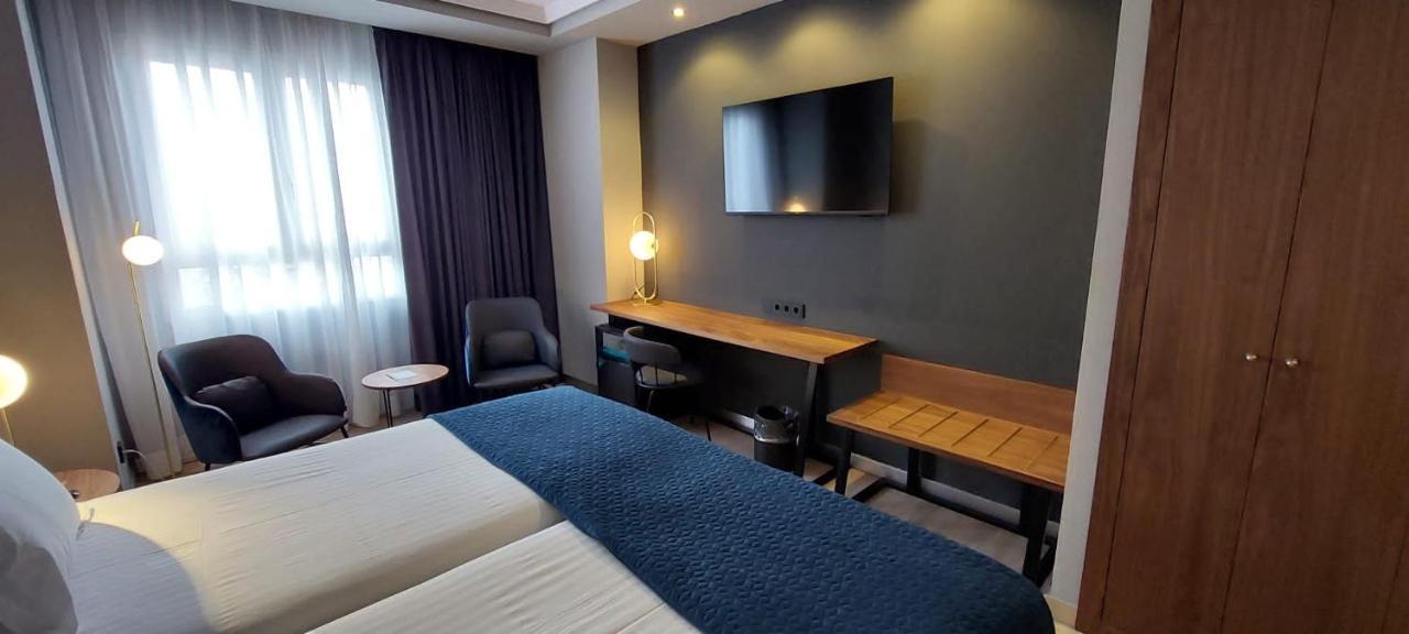 Silken Luis De Leon Hotel Екстериор снимка