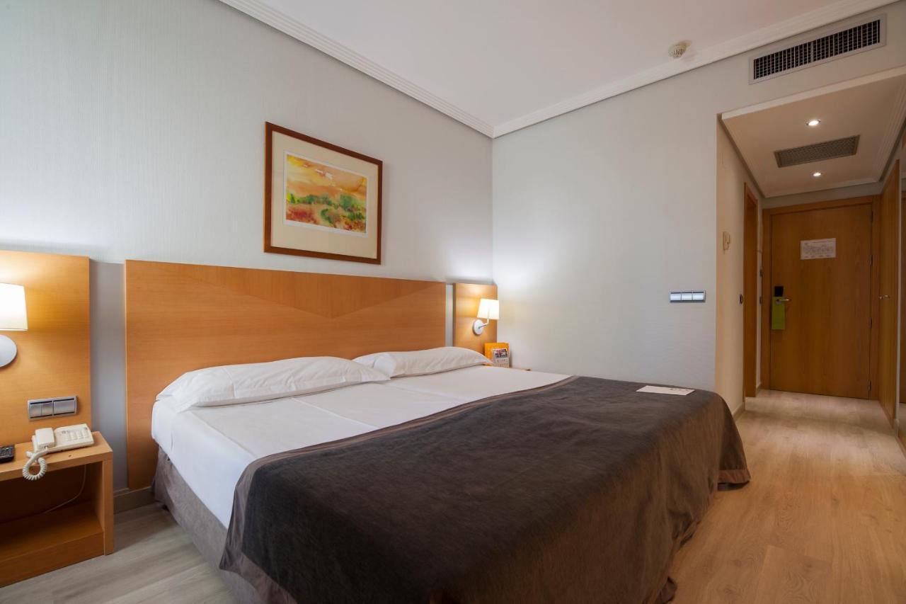Silken Luis De Leon Hotel Екстериор снимка