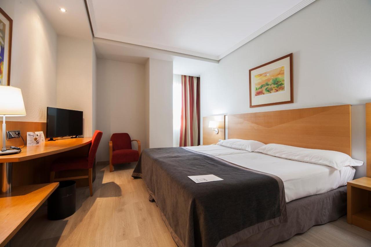 Silken Luis De Leon Hotel Екстериор снимка