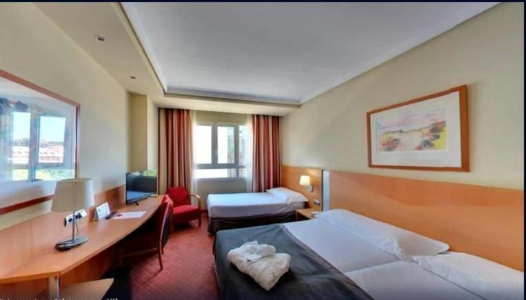 Silken Luis De Leon Hotel Екстериор снимка
