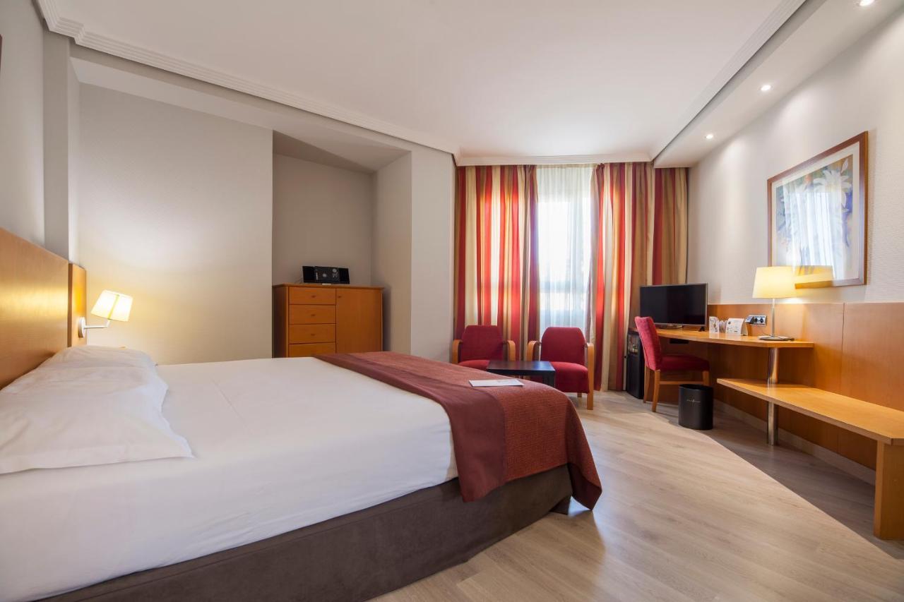 Silken Luis De Leon Hotel Екстериор снимка