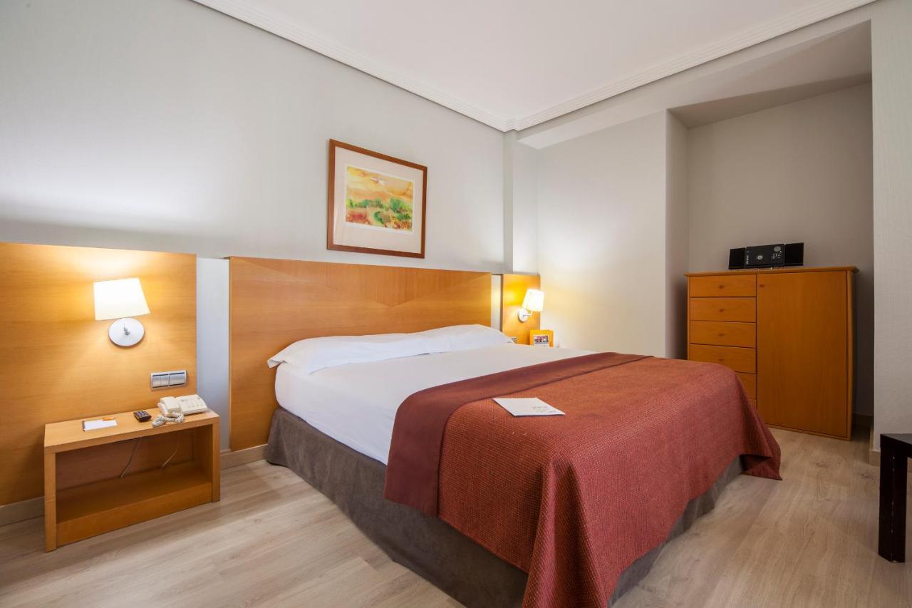 Silken Luis De Leon Hotel Екстериор снимка