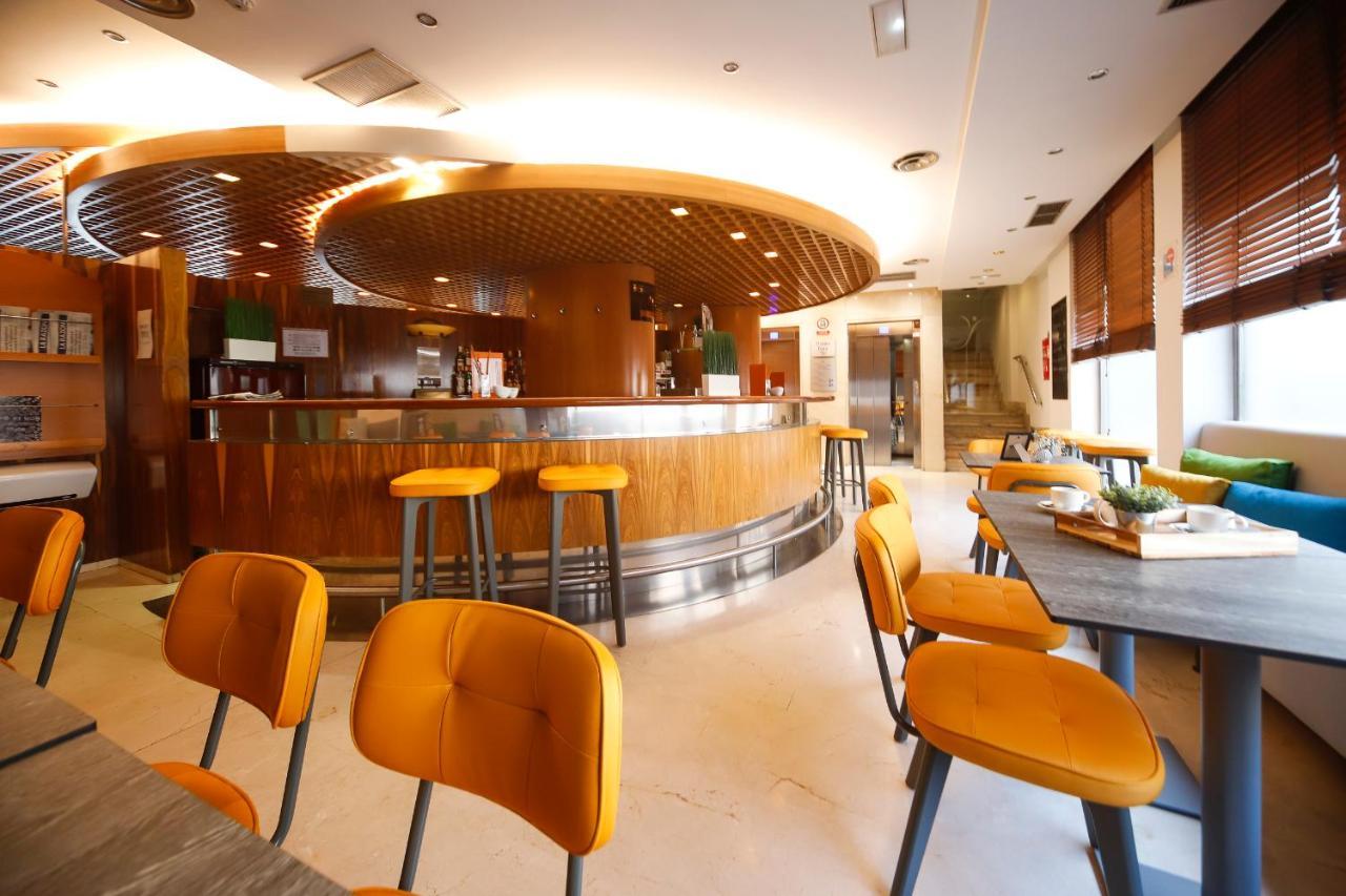 Silken Luis De Leon Hotel Екстериор снимка