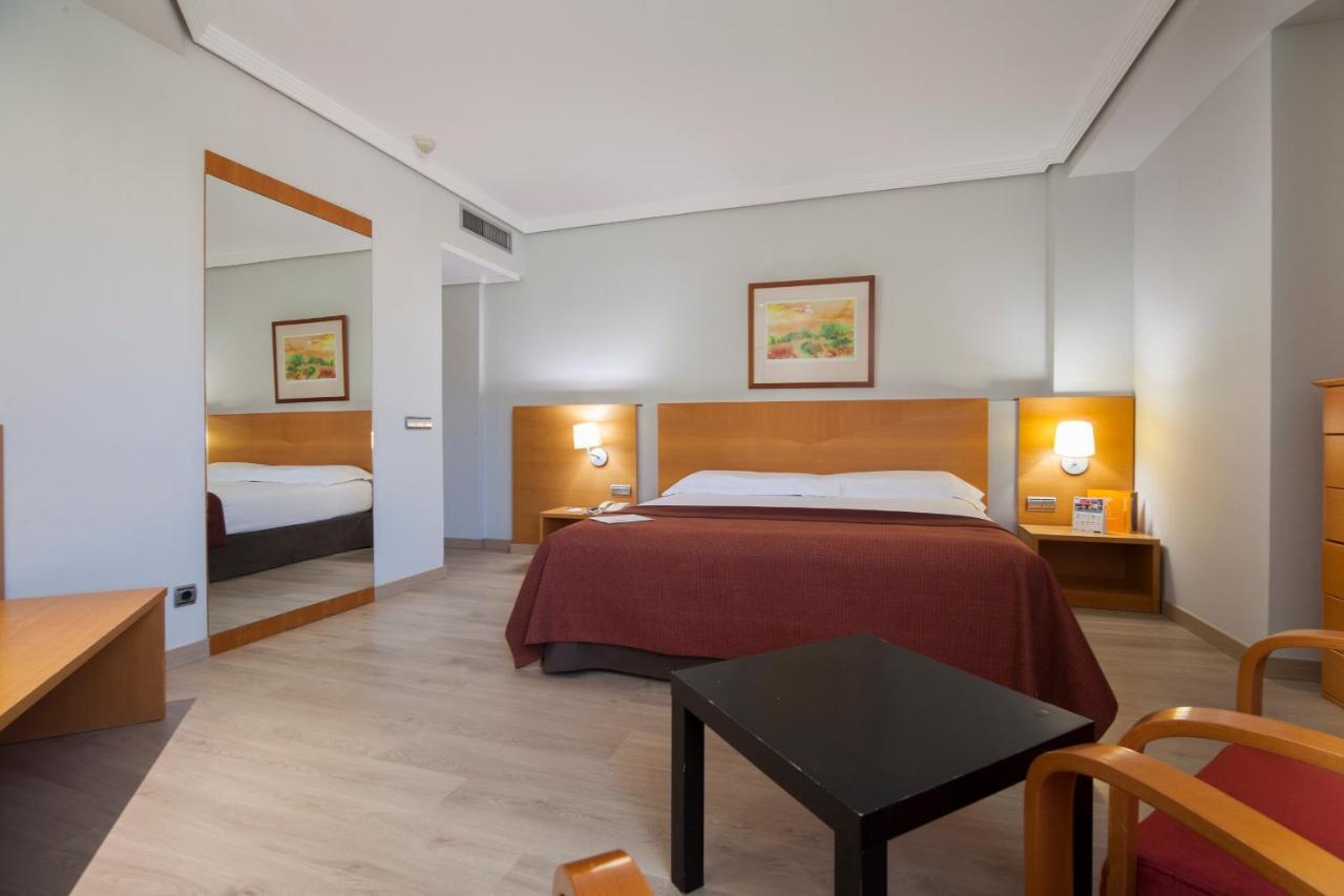 Silken Luis De Leon Hotel Екстериор снимка