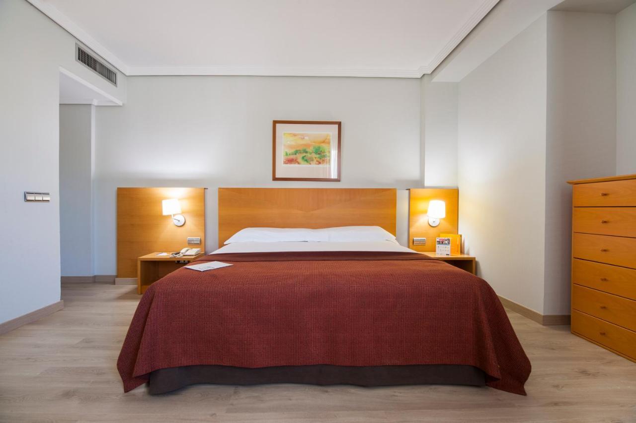 Silken Luis De Leon Hotel Екстериор снимка