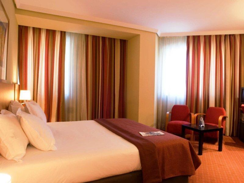 Silken Luis De Leon Hotel Екстериор снимка