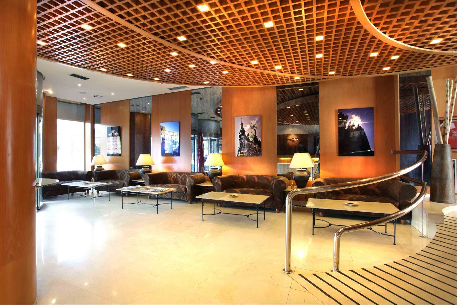Silken Luis De Leon Hotel Екстериор снимка