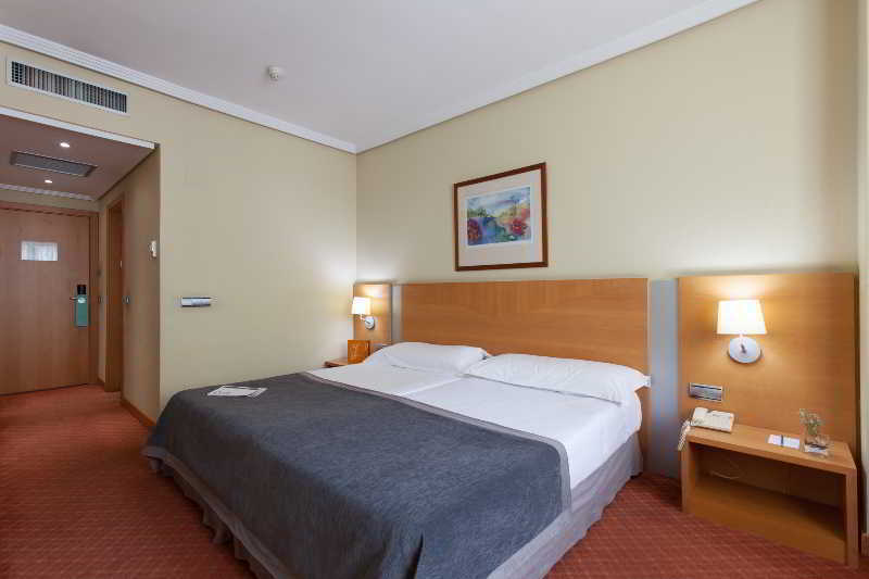 Silken Luis De Leon Hotel Екстериор снимка