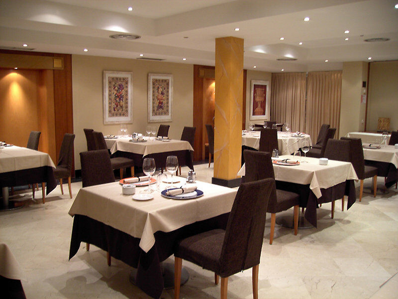 Silken Luis De Leon Hotel Екстериор снимка