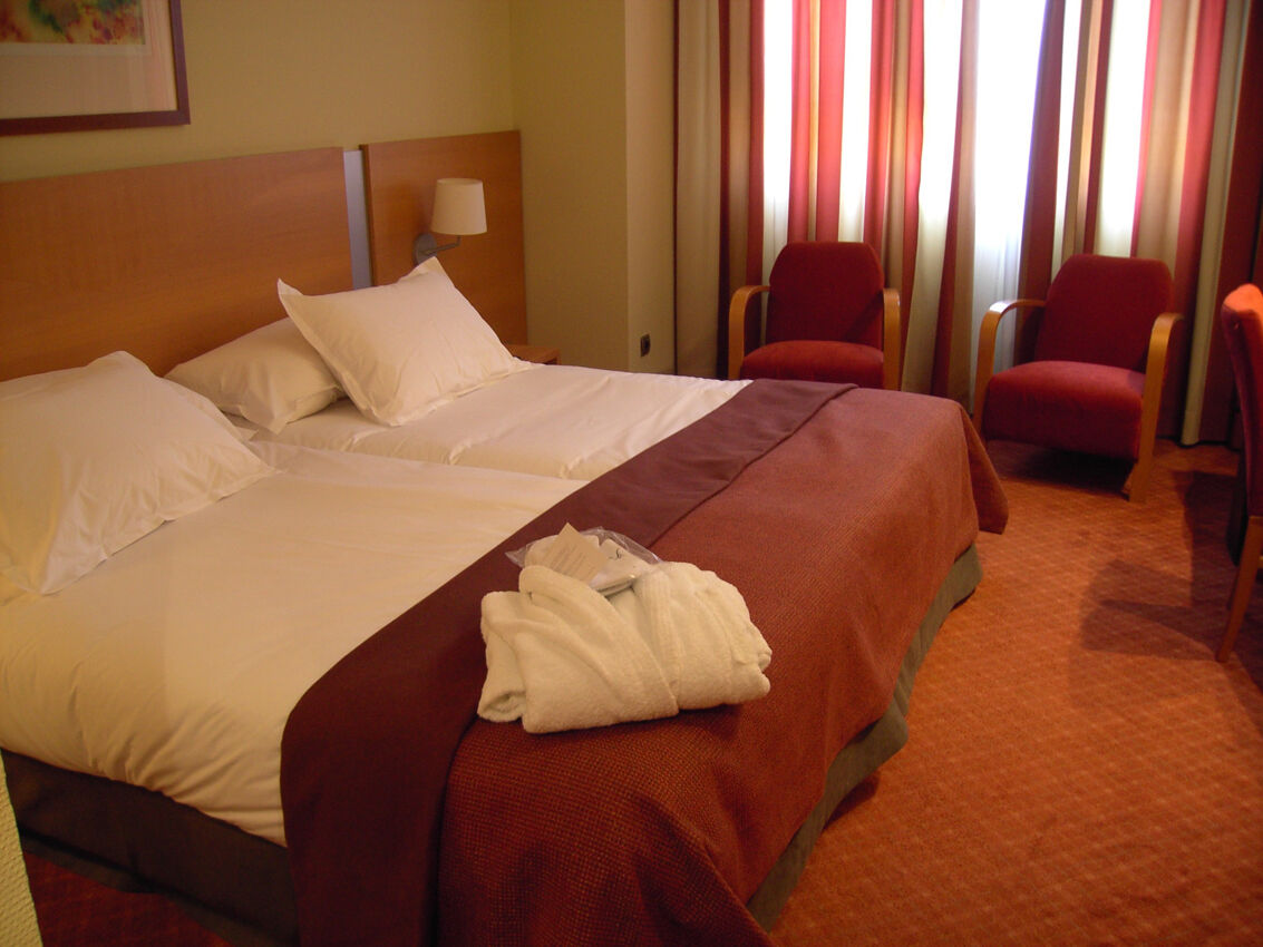 Silken Luis De Leon Hotel Екстериор снимка